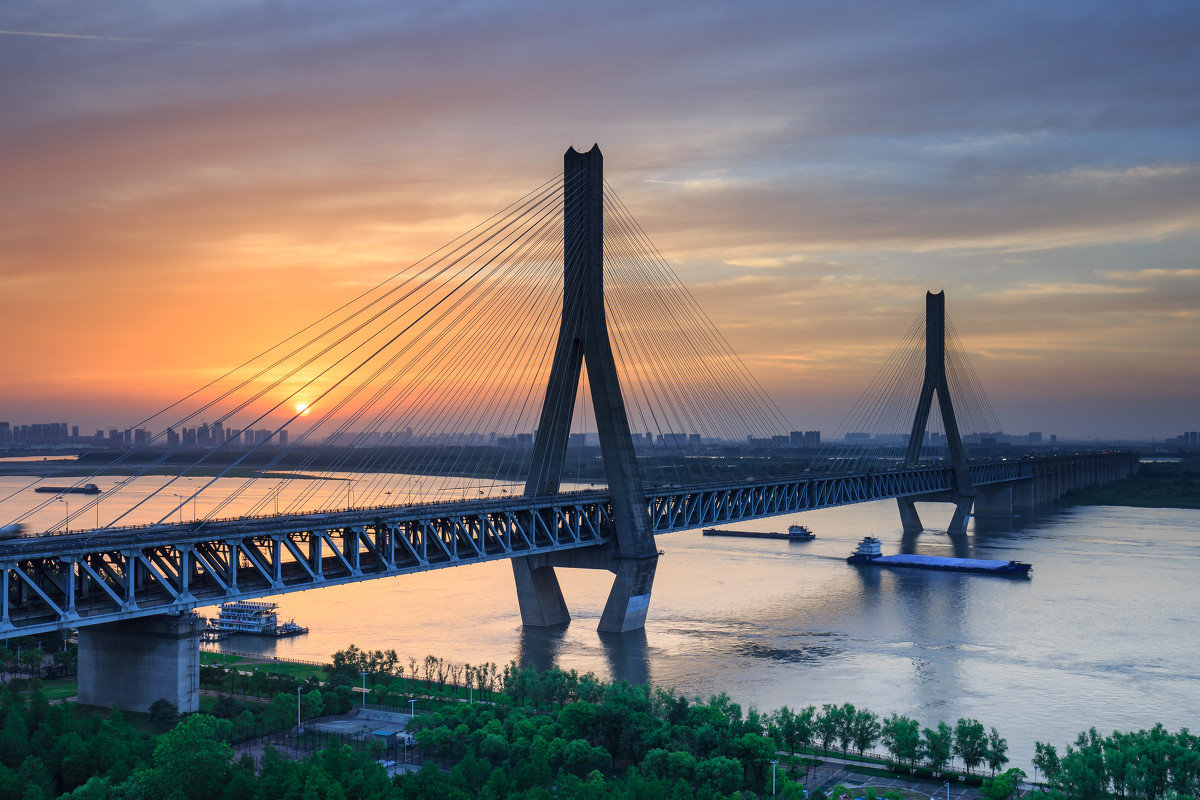 Wuhan: The River City of Bridges, Flavors and Timeless Charm