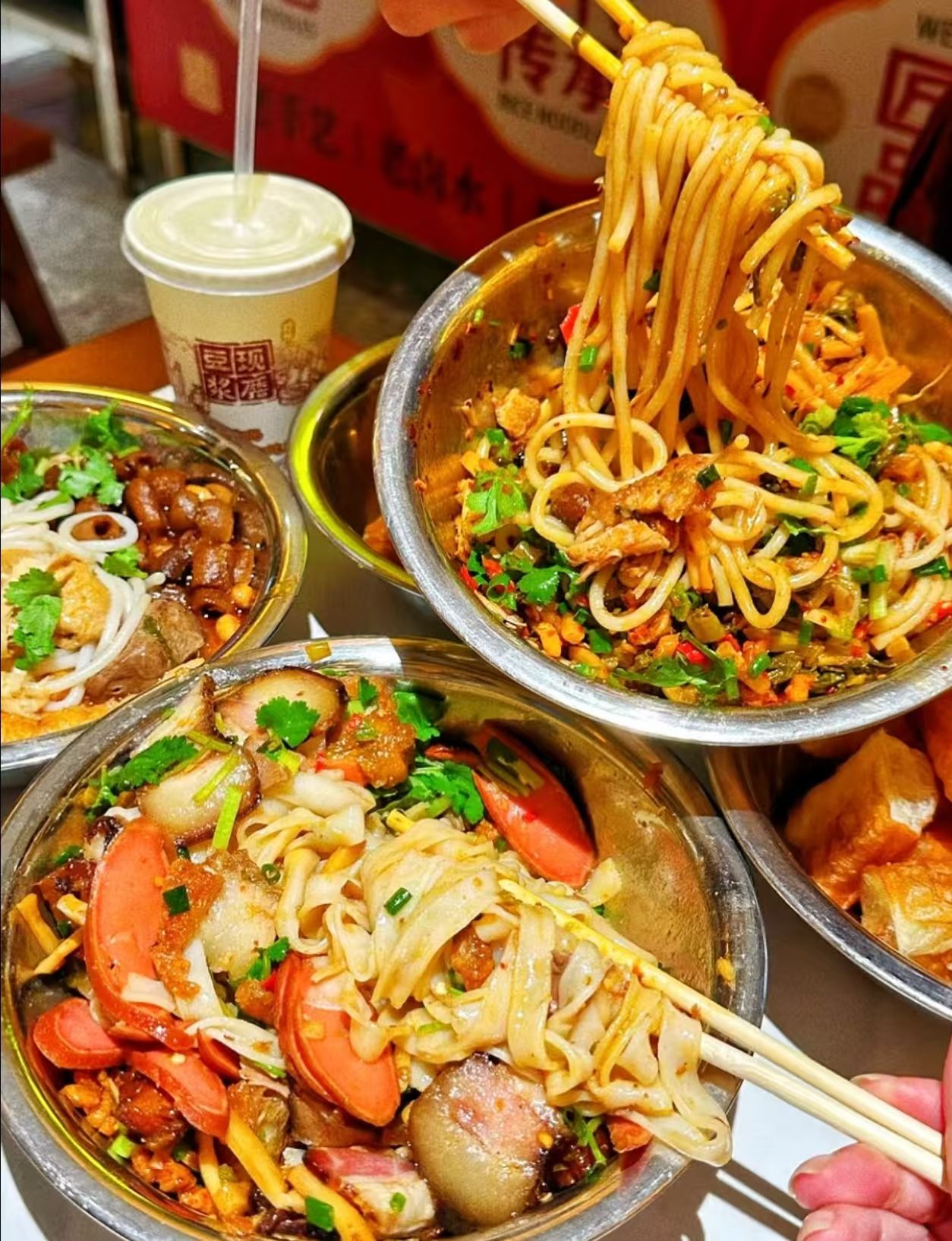 Handmade Guilin Rice Noodles: Flavor Crafted by Mountains and Rivers